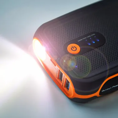 Kompaktowy Rozrusznik litowy 400 _ 12V 16800mAh